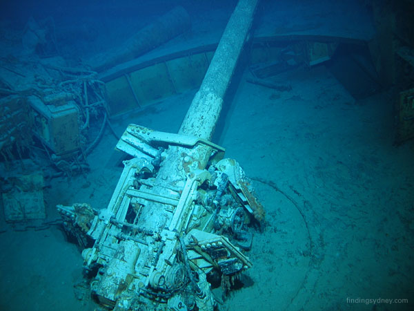 Kormoran’s 5.9-inch gun in the forward hold, trained to starboard and aft of the beam.