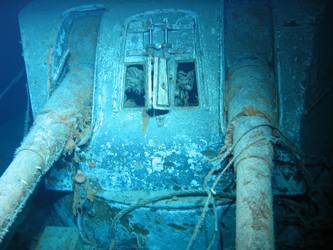 X turret. Note sighting ports open for gun layer