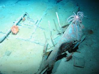 Wreckage on seabed near forward part of ship
