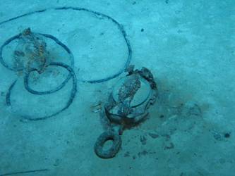 Block and tackle on seabed